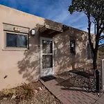 Artist Road #31, 2 Bedrooms, Sleeps 4, Wood Fireplace, WiFi, Pool Access