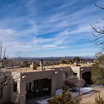 Artist Road #31, 2 Bedrooms, Sleeps 4, Wood Fireplace, WiFi, Pool Access