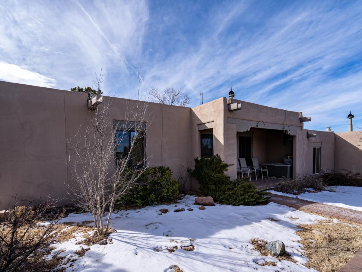 Artist Road #31, 2 Bedrooms, Sleeps 4, Wood Fireplace, Wifi, Pool Access Appartement