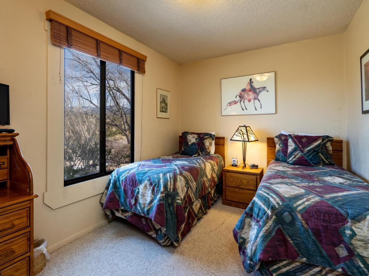 Artist Road #31, 2 Bedrooms, Sleeps 4, Wood Fireplace, Wifi, Pool Access Appartement Santa Fe