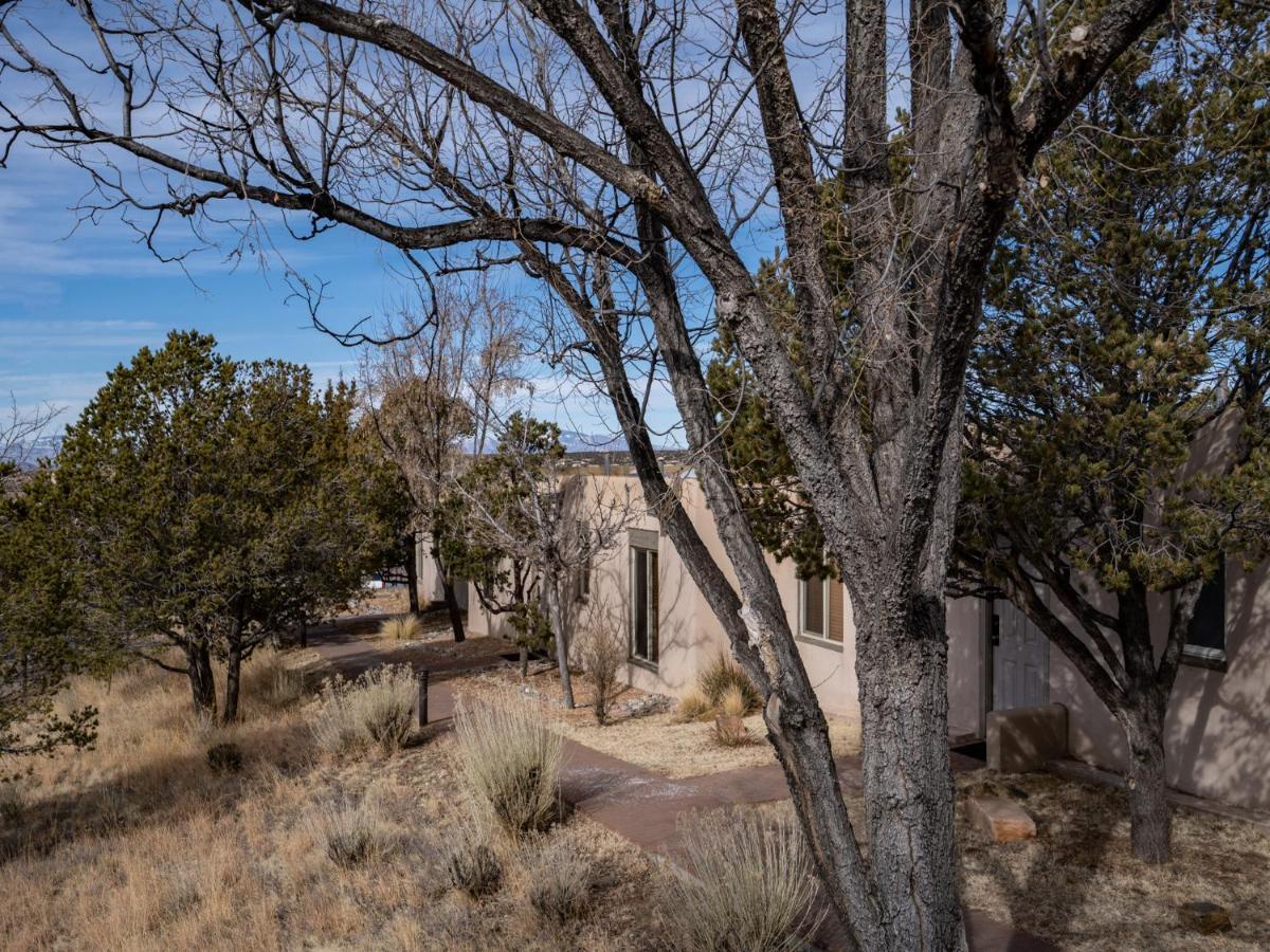 Artist Road #31, 2 Bedrooms, Sleeps 4, Wood Fireplace, Wifi, Pool Access Santa Fe