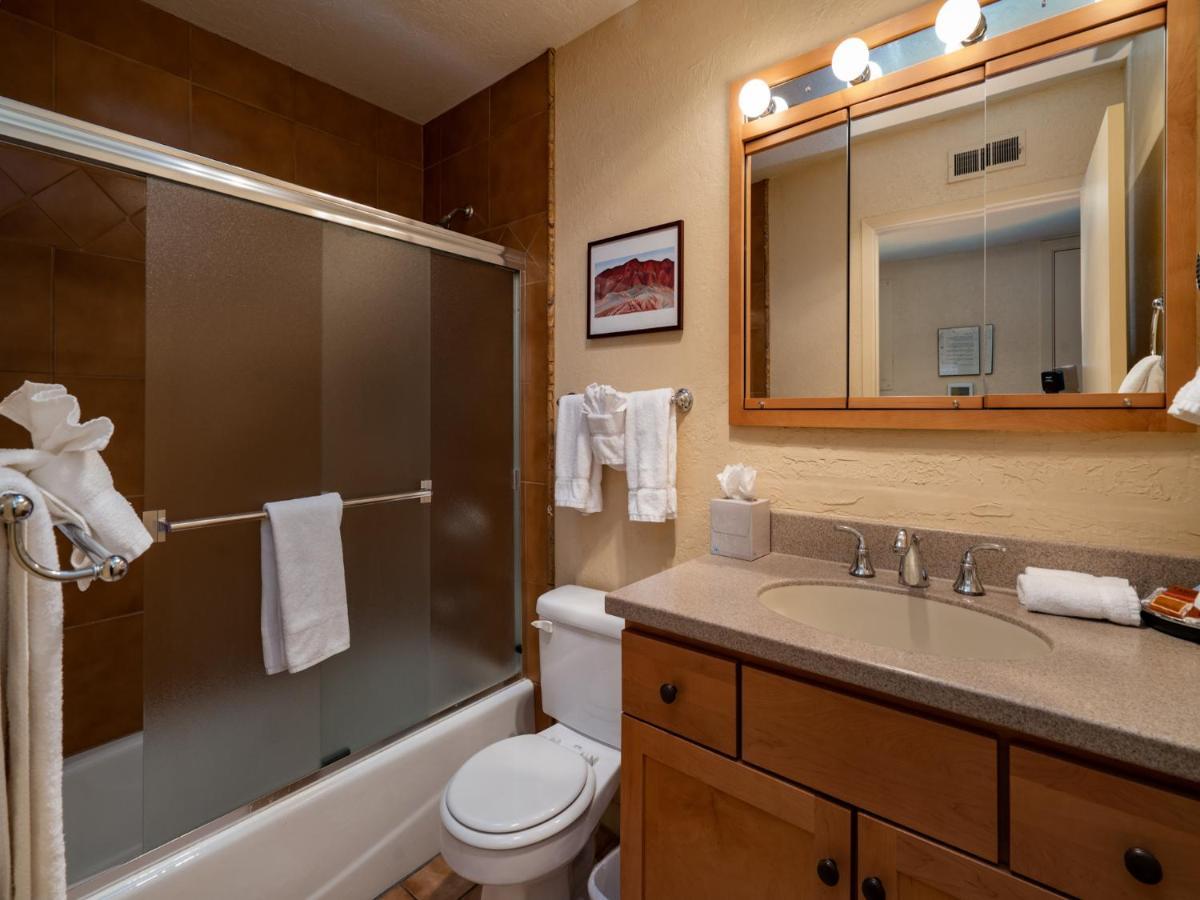 Artist Road #31, 2 Bedrooms, Sleeps 4, Wood Fireplace, Wifi, Pool Access Santa Fe