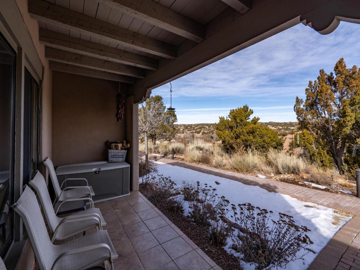 Artist Road #31, 2 Bedrooms, Sleeps 4, Wood Fireplace, Wifi, Pool Access Appartement