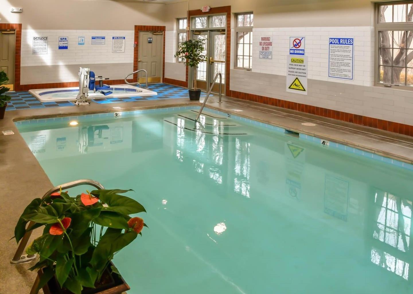 Artist Road #31, 2 Bedrooms, Sleeps 4, Wood Fireplace, Wifi, Pool Access Appartement