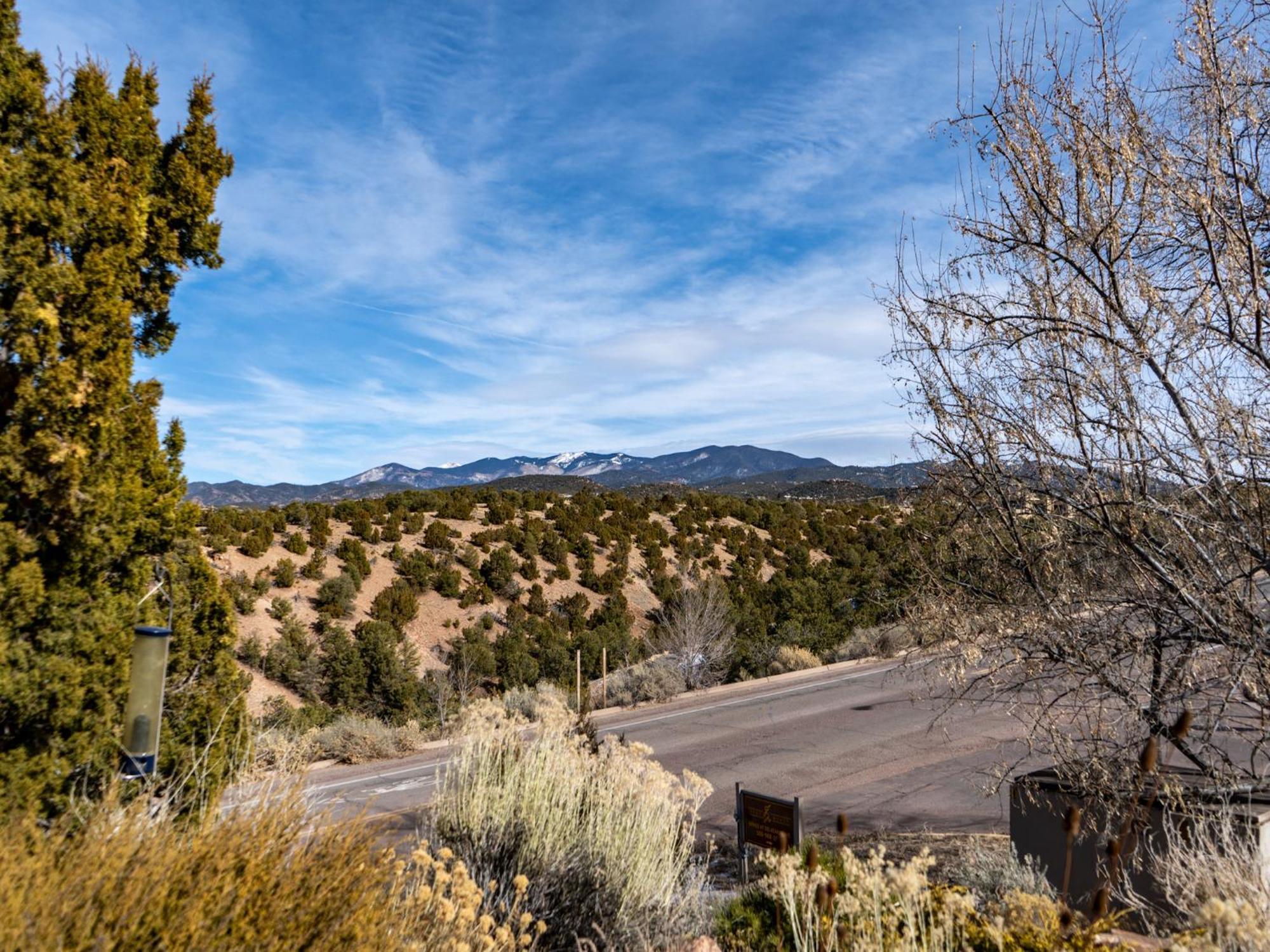 Artist Road #31, 2 Bedrooms, Sleeps 4, Wood Fireplace, Wifi, Pool Access